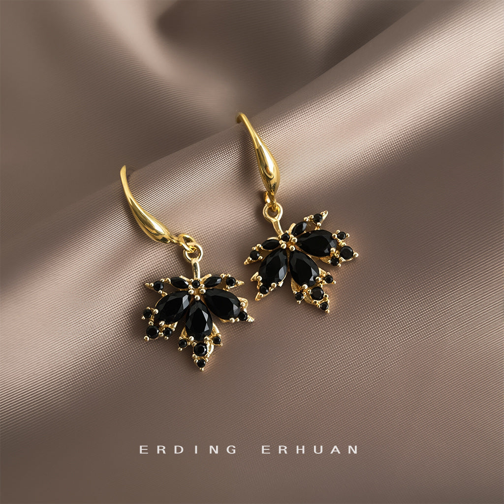 C廠【6966】鋯石楓葉電鍍14K時尚輕奢風高級感黑色樹葉耳環 氣質通勤耳飾
 25.10-4