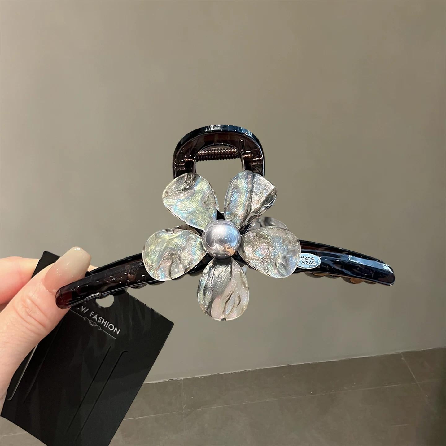 C廠【X421】高級感細閃花朵珍珠抓夾女後腦勺盤髮鯊魚夾氣質髮卡2026新款髮夾
 26.06-1「C廠-單筆結帳需滿，NT$500出貨(不含運費)」