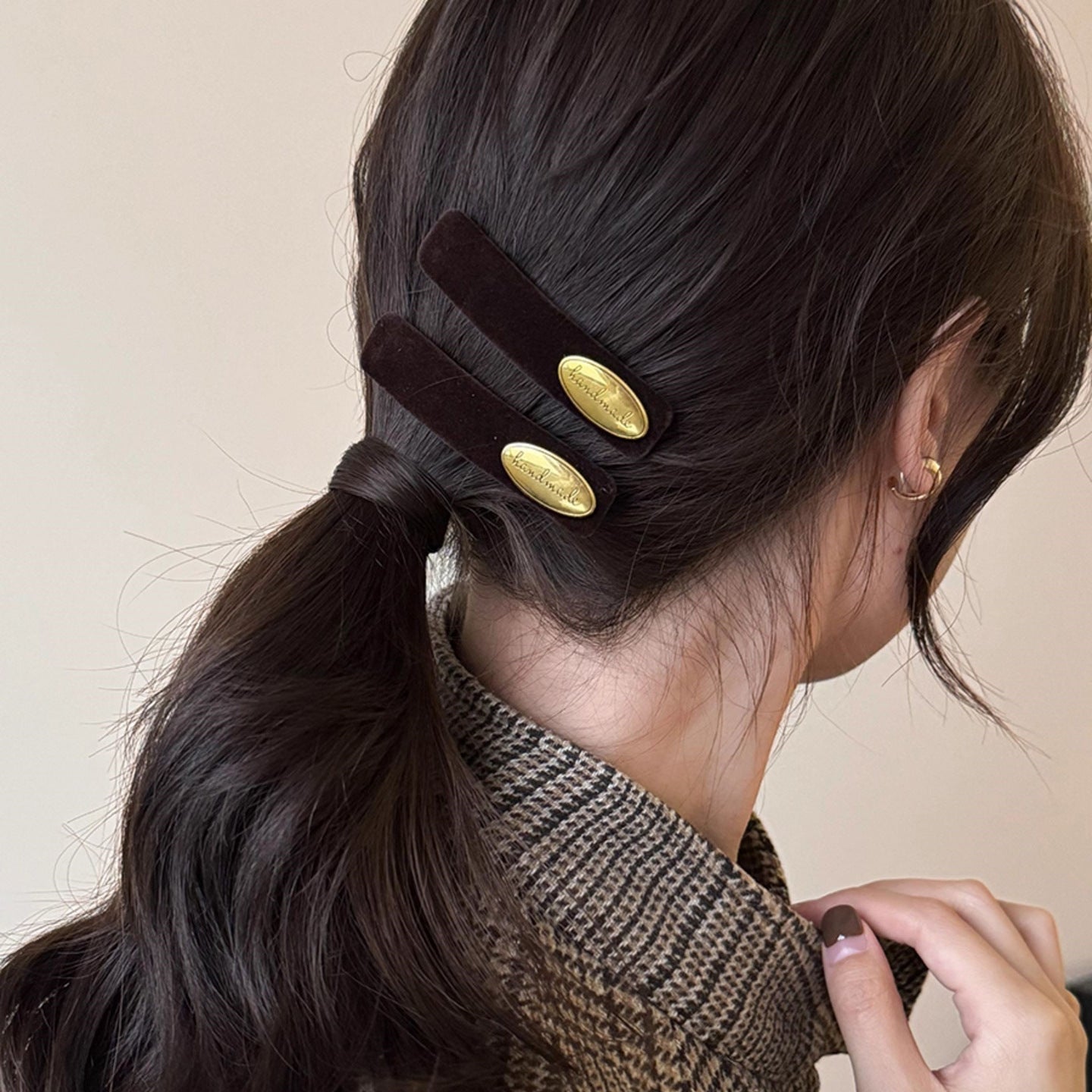 C廠【Y935】法式復古金標絲絨髮夾一字夾高級感側邊夾瀏海夾簡約氣質髮卡髮飾
 25.12-3「C廠-單筆結帳需滿，NT$500出貨(不含運費)」