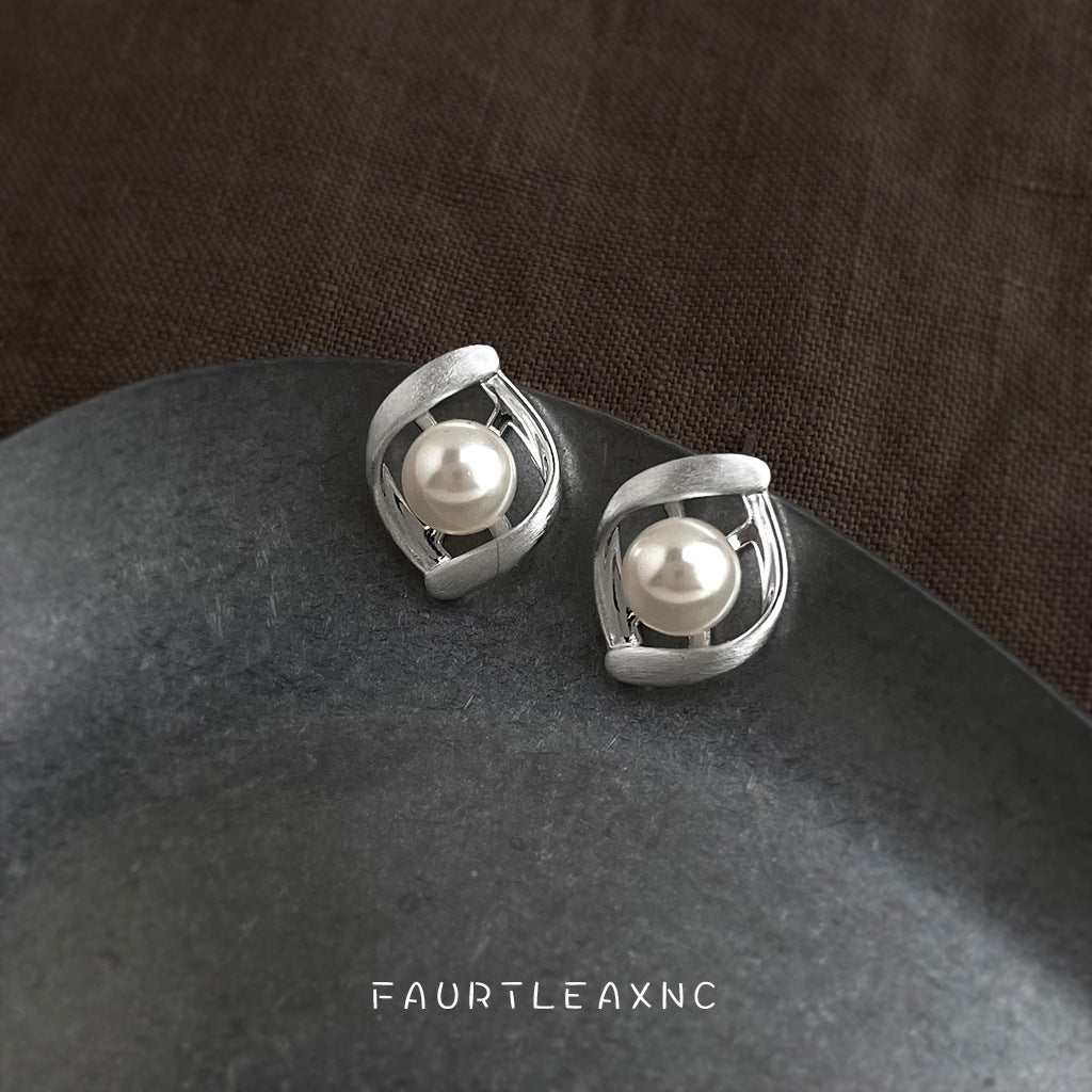 C廠【6980】拉絲款冷淡風925銀針幾何扭曲立體銀針新款珍珠耳環耳環飾品
 25.10-5