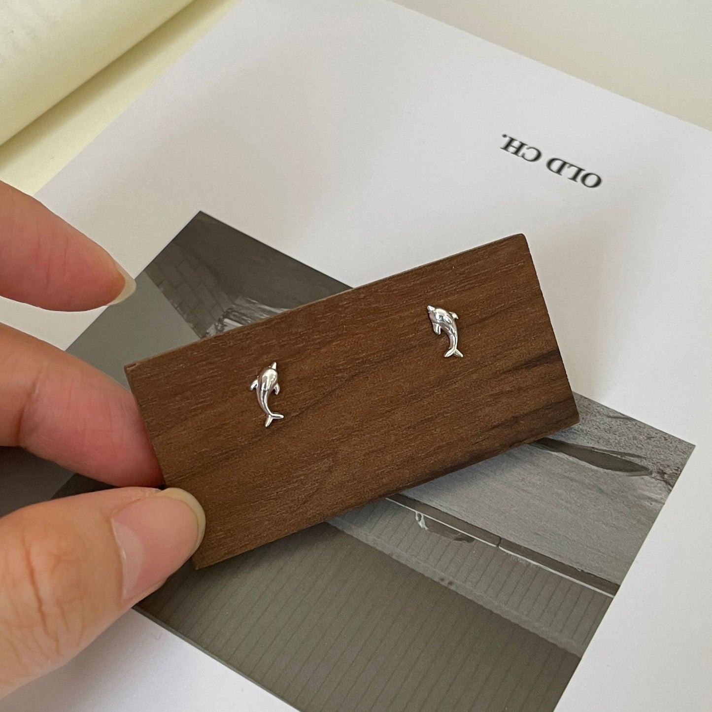 E廠【DQ11016E】S925純銀迷你不對稱海豚耳環女小清新簡約高級感百搭耳飾
 25.10-3