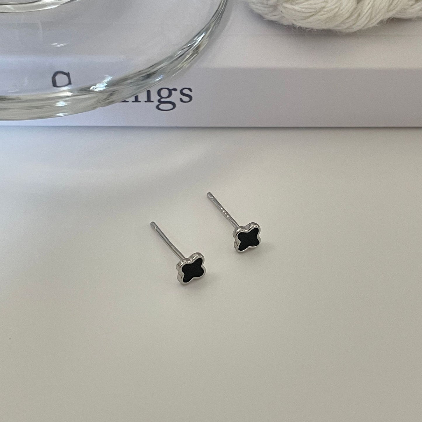 E廠【DQ10932E】S999純銀簡約小巧滴膠四葉草耳環女韓版基本款疊戴百搭耳飾潮
 25.10-3