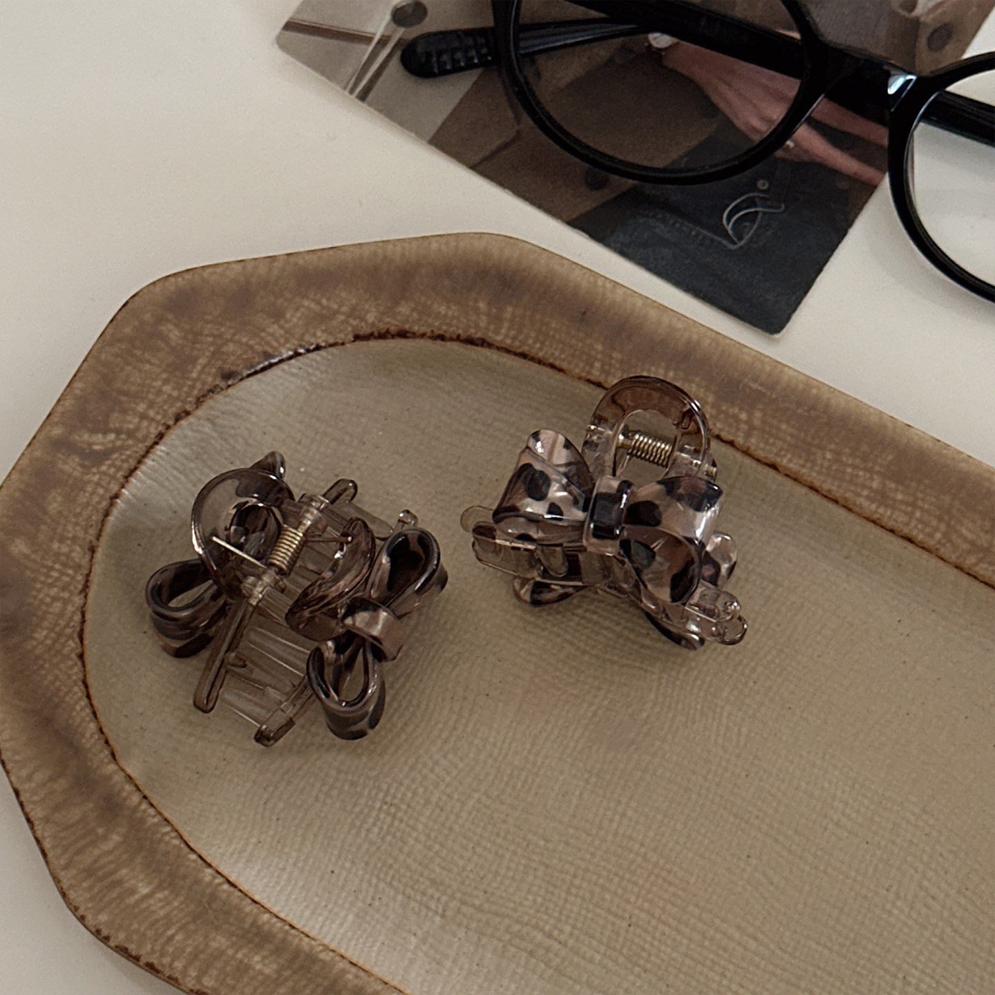 C廠【Y1069】氣質豹紋蝴蝶結小號抓夾女高級感2025新款髮夾瀏海夾公主頭鯊魚夾
 26.01-2