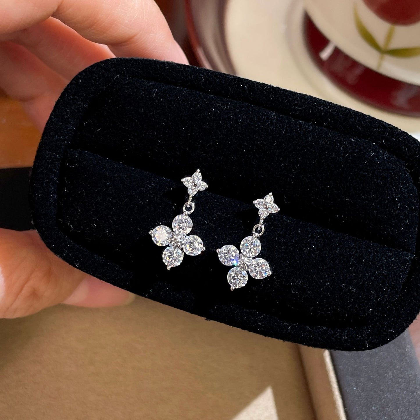 F廠【DQ10636E】S925純銀輕奢精緻四葉草閃鑽耳環女復古經典花朵流蘇百搭耳飾
 25.10-4