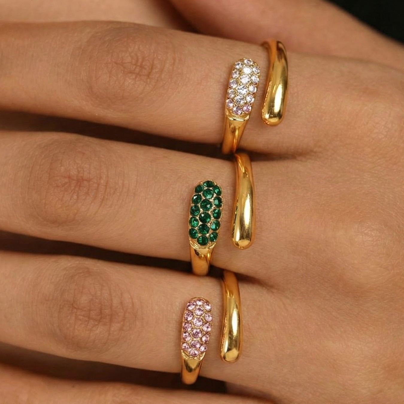 B廠【A002】跨國歐美ins時尚簡約粉綠白三色水鑽開口戒指不鏽鋼鍍18K真金飾品
 26.01-2