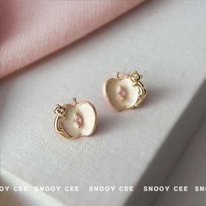 A廠【6895】原創設計師款蘋果與貓咪925銀針琺瑯滴釉彩繪鋯石耳環耳飾女
 25.10-2
