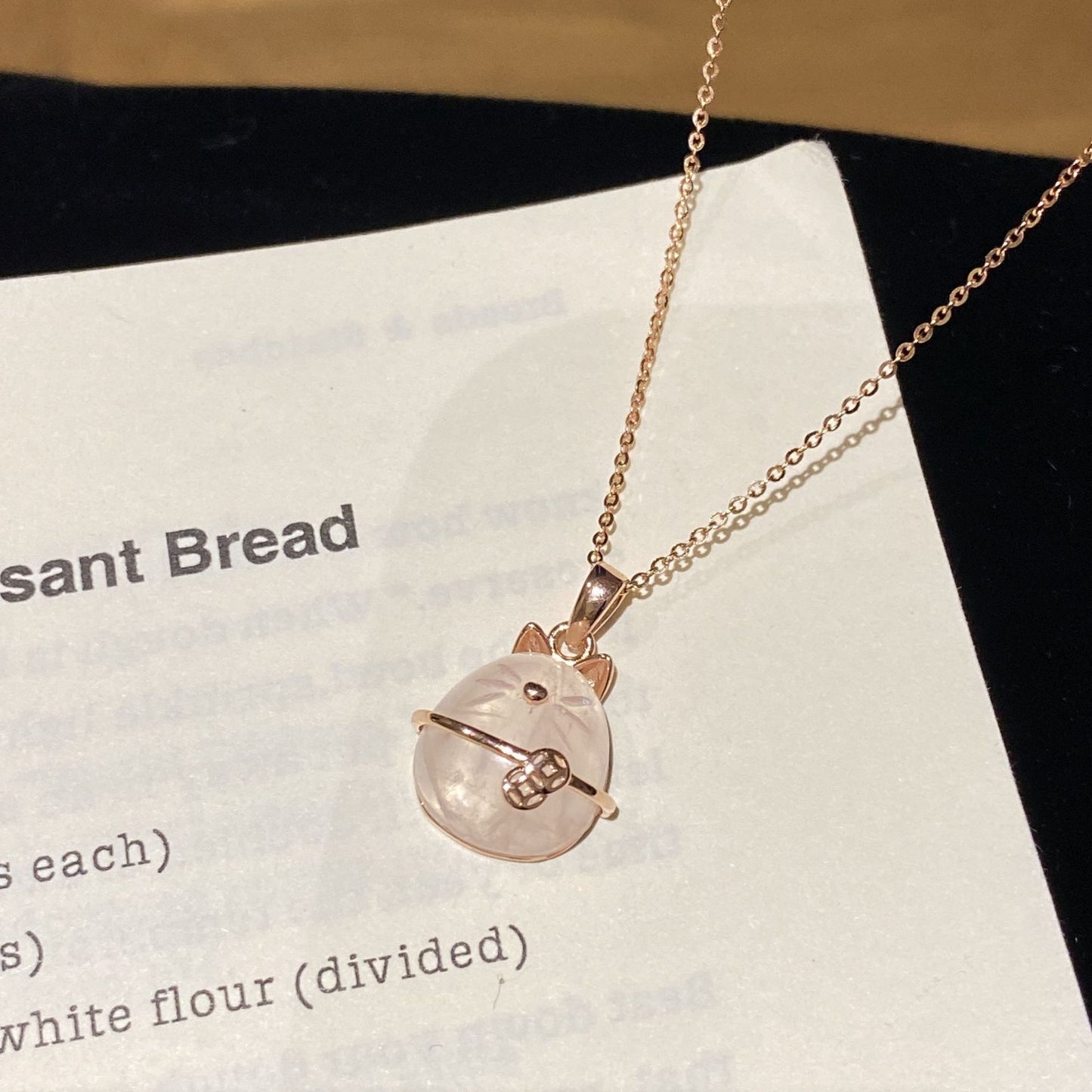 E廠【XDQ1048N】S925純銀粉水晶納福小貓項鍊女甜美氣質銅錢貓咪鎖骨鏈潮
 25.11-4