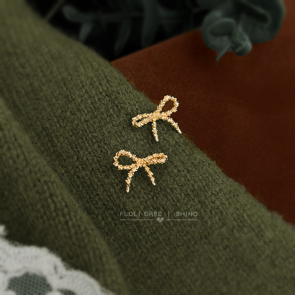 C廠【6984】時尚高級感簡約小巧沙面蝴蝶結925銀針新款耳環耳飾女
 25.10-5