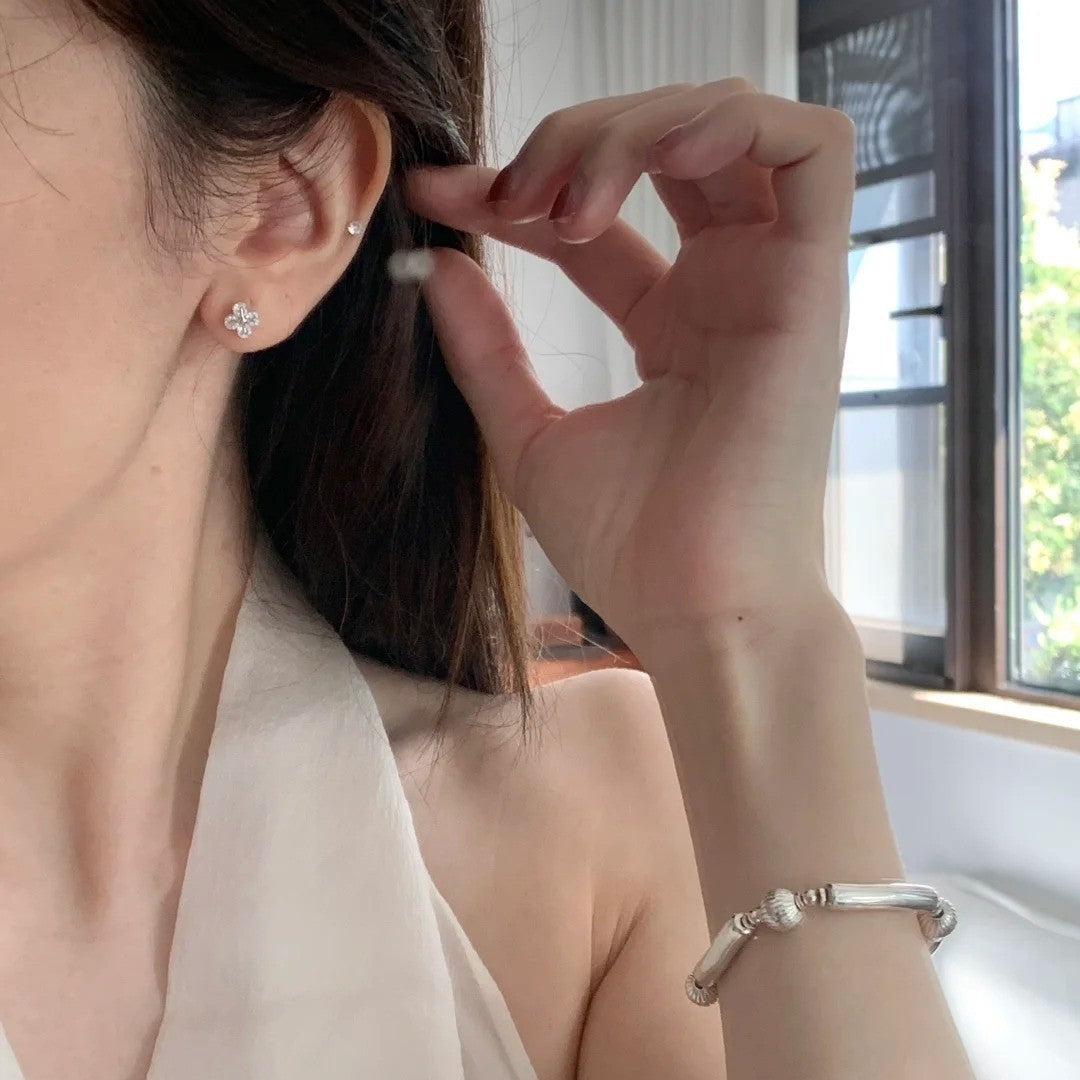 F廠【XDQ10625E】S925純銀簡約小眾四葉草耳環女時尚設計感閃鑽百搭基本款耳飾
 25.11-1