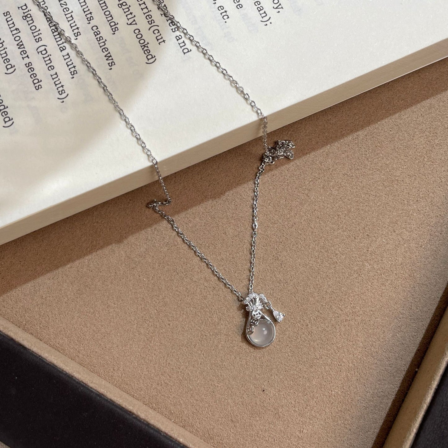 F廠【DQ1047N】S999純銀輕奢小眾白玉髓福袋項鍊女新中式銅錢福袋時尚鎖骨鏈
 25.09-1