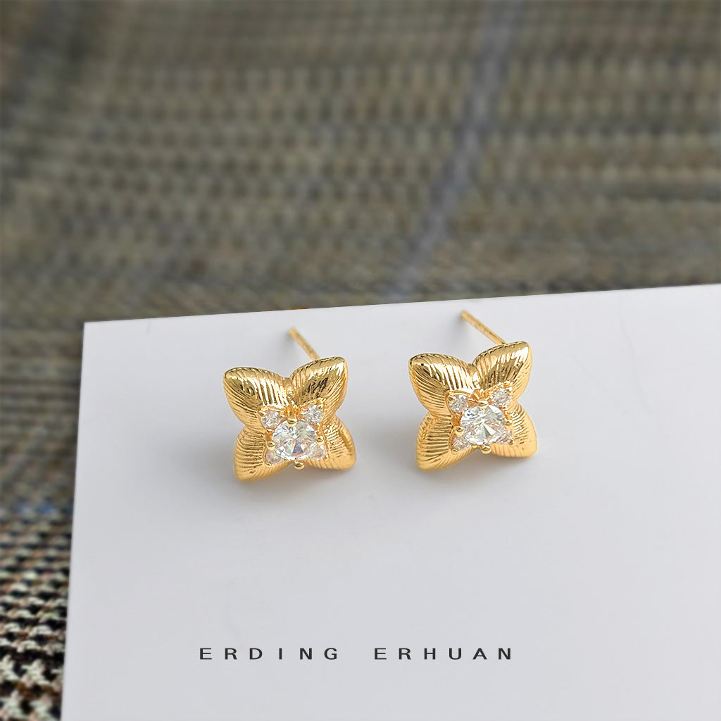 C廠【7075】老錢風時尚高級感微鑲鋯石925銀針鍍14K通勤簡約芒星
 25.11-2