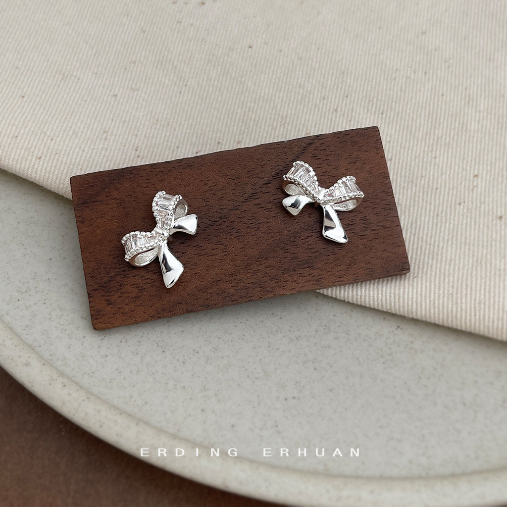 C廠【6282】時尚高級感微鑲鋯石925銀針鍍14K簡約通勤百搭蝴蝶結耳環耳飾
 25.10-5