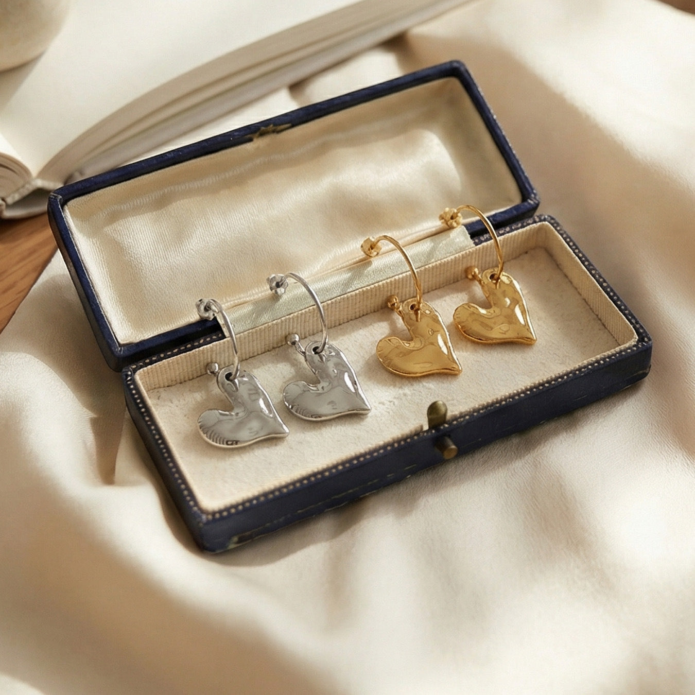 B廠【F044】ins簡約輕奢不對稱愛心吊墜耳環歐美跨國時尚網紅耳環不銹鋼鍍金
 26.02-1