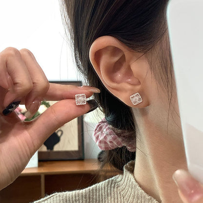 E廠【XDQ11725E】S999純銀小眾設計鏤空雕花耳環女復古宮廷風花朵擰螺絲耳飾潮
 26.01-4