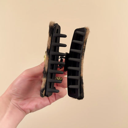 C廠【P105】秋冬高級感毛絨抓夾女2025新款髮量少後腦勺鯊魚夾小香風髮夾髮飾
 26.01-1