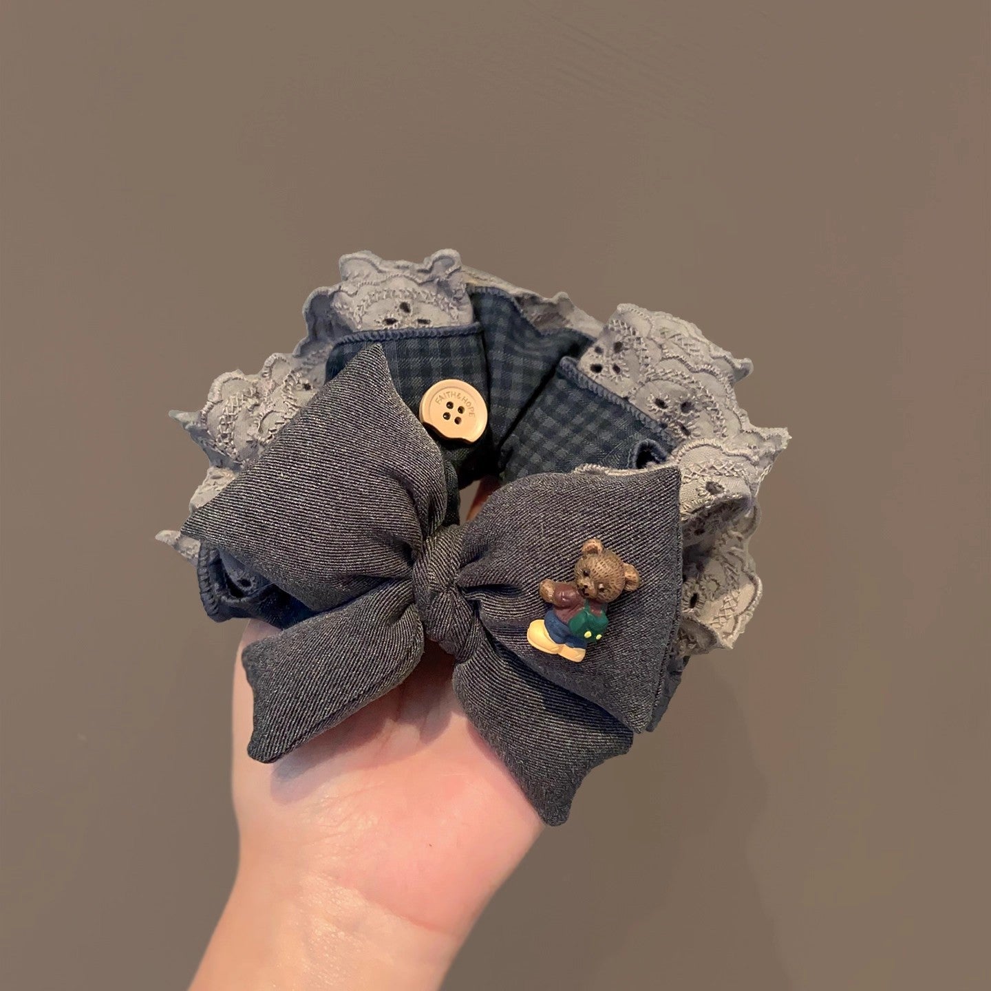 C廠【i21】韓國復古灰色格子蝴蝶結蕾絲大腸髮圈女超大丸子頭低馬尾頭繩頭飾
 25.12-4「C廠-單筆結帳需滿，NT$500出貨(不含運費)」