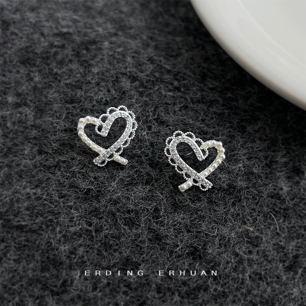 C廠【7067】微鑲鋯石925銀針蕾絲鏤空愛心銀色 氣質簡約甜美新款耳飾
 25.11-2