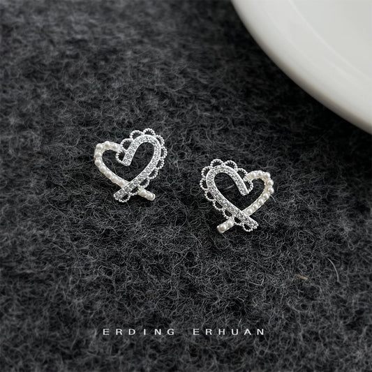 C廠【7067】微鑲鋯石925銀針蕾絲鏤空愛心銀色 氣質簡約甜美新款耳飾
 25.11-2