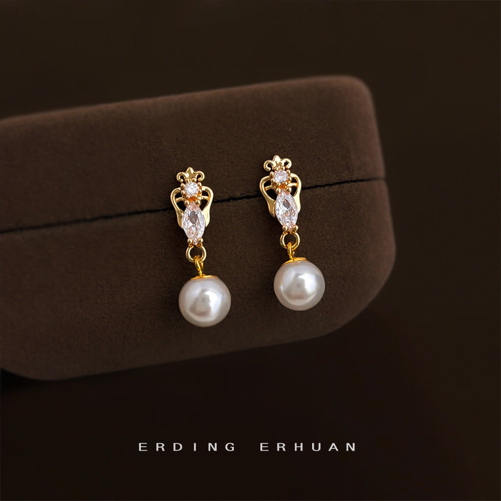 A廠【6889】時尚輕奢風微鑲鋯石小香風珍珠耳環氣質簡約通勤百搭耳環飾品
 25.10-3