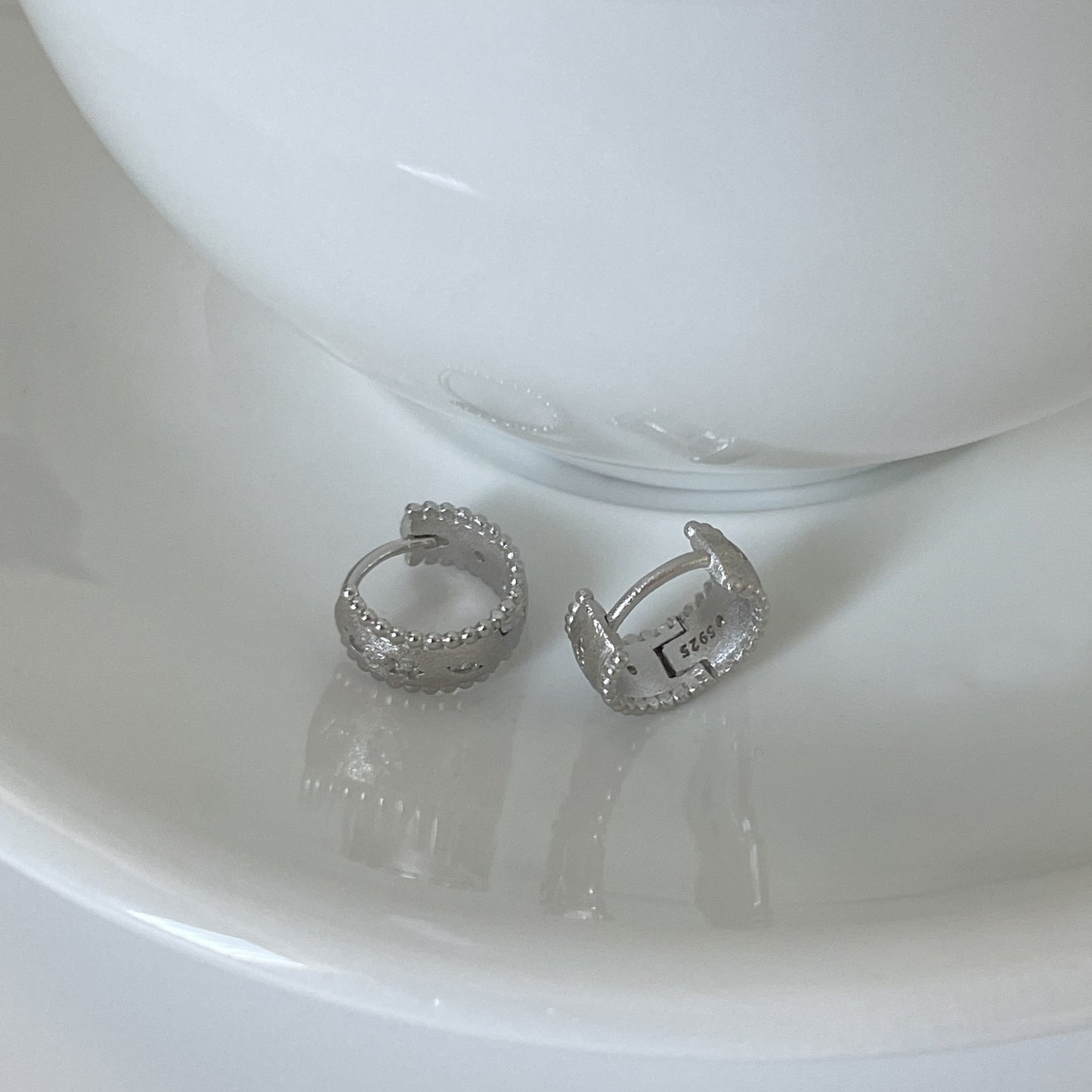 E廠【DQ11215E】S925純銀拉絲霧面耳扣星芒鋯石耳環女輕奢高級感通勤氣質耳飾
 25.10-3