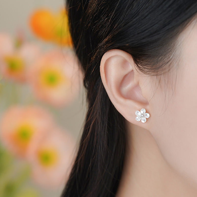 D廠【YC3953E】純銀S925新款氣質白貝花朵耳環女甜美可愛百搭小眾時尚耳飾
 25.11-3