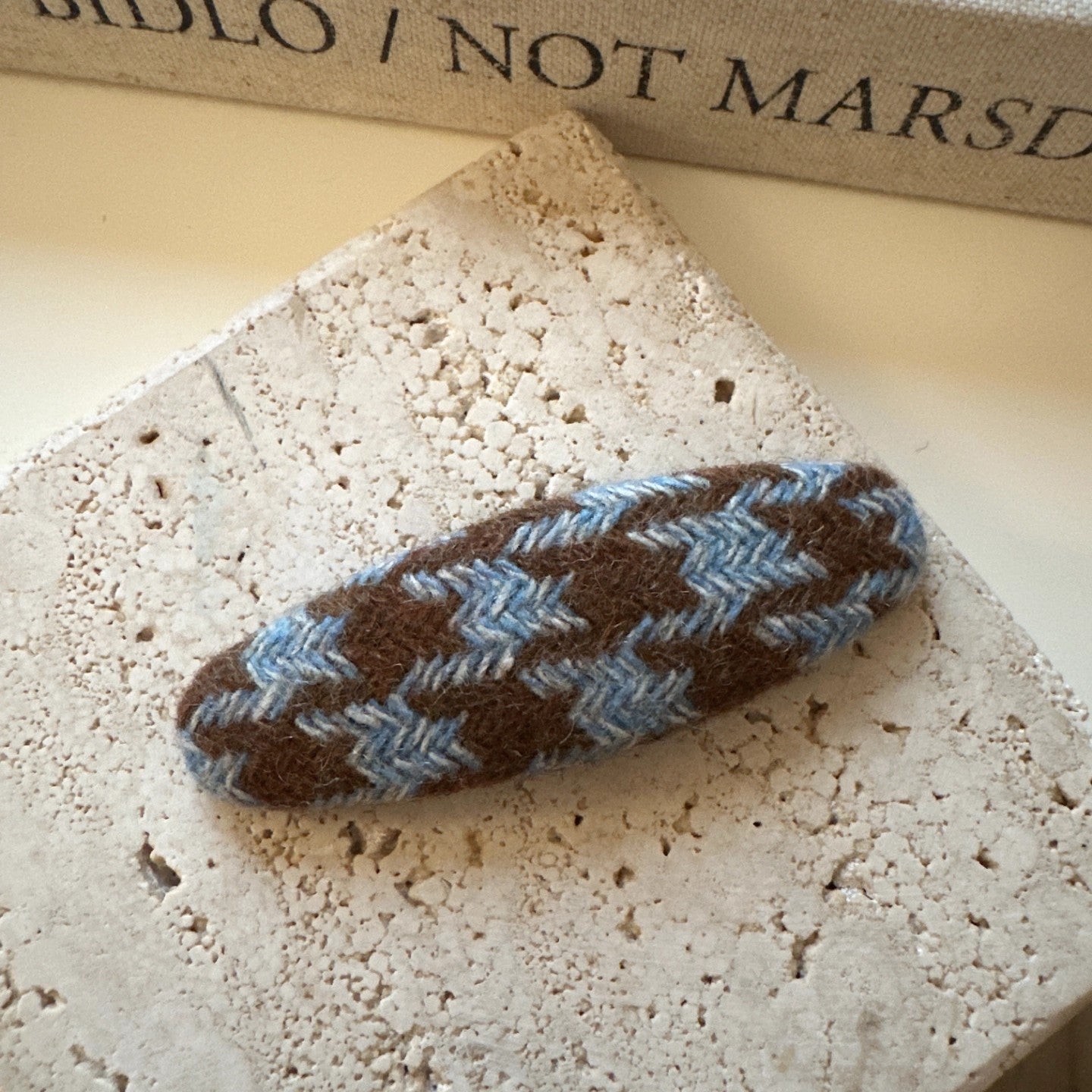 C廠【P63】千秋千鳥格毛呢髮夾女bb夾邊夾2025新款瀏海夾子前額高階頭飾髮卡
 25.12-2「C廠-單筆結帳需滿，NT$500出貨(不含運費)」