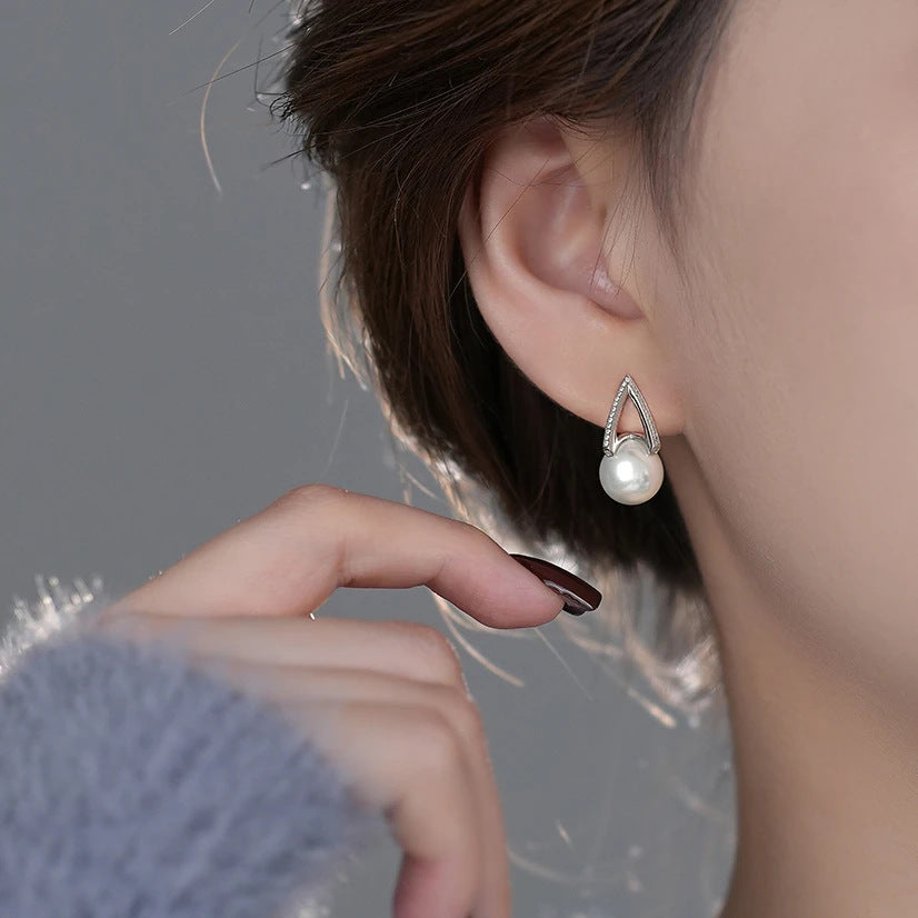 E廠【XDQ11059E】S925純銀輕奢仿珍珠馬蹄耳扣女時尚優雅鑲鑽V型耳環氣質耳飾
 26.03-2