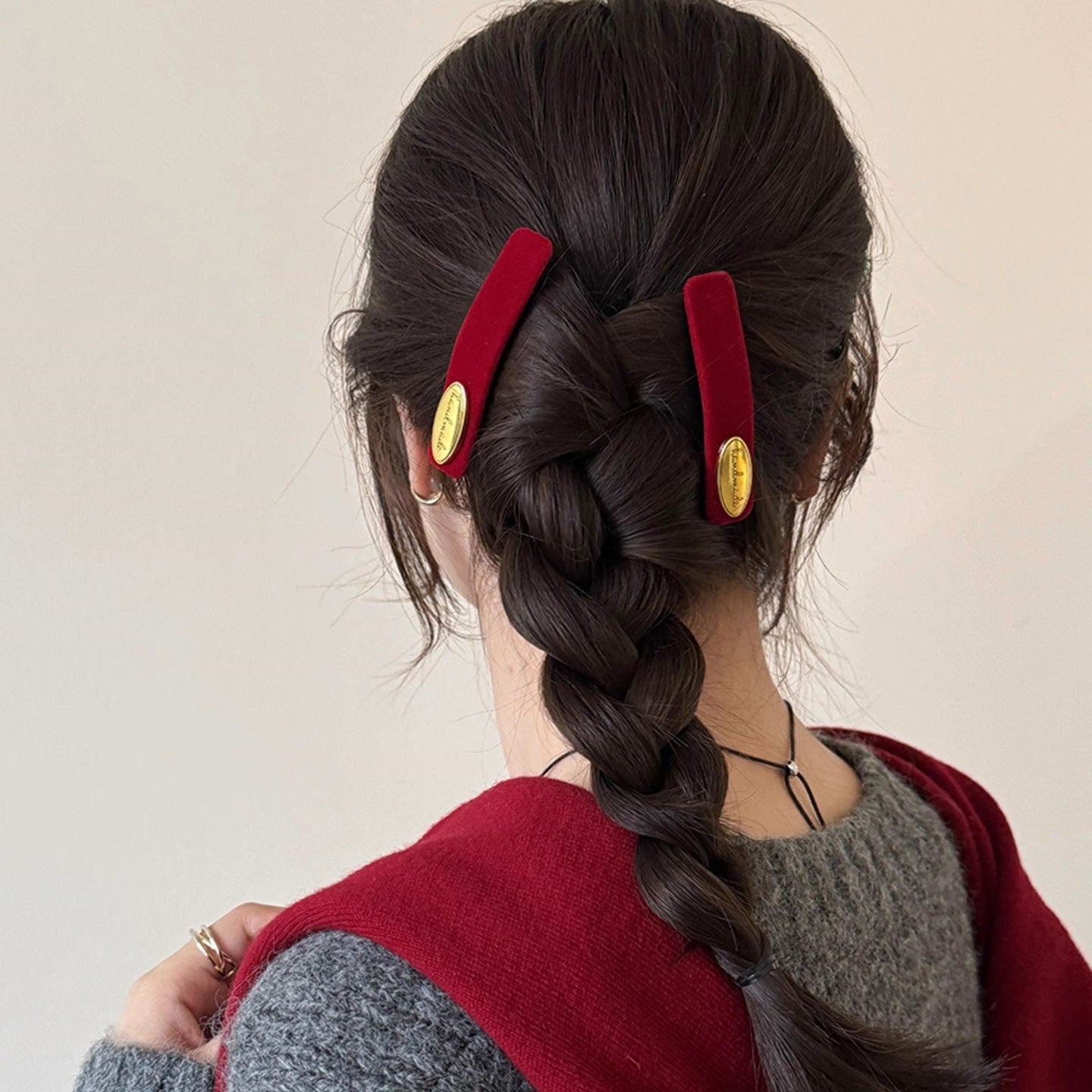 C廠【Y935】法式復古金標絲絨髮夾一字夾高級感側邊夾瀏海夾簡約氣質髮卡髮飾
 25.12-3「C廠-單筆結帳需滿，NT$500出貨(不含運費)」