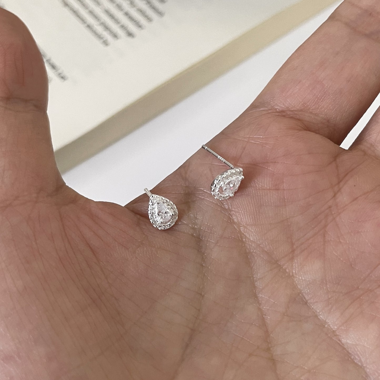 E廠【DQ10369E】S999純銀簡約小眾閃鑽水滴耳環女甜美氣質鑲鋯石通勤百搭耳飾
 25.10-3