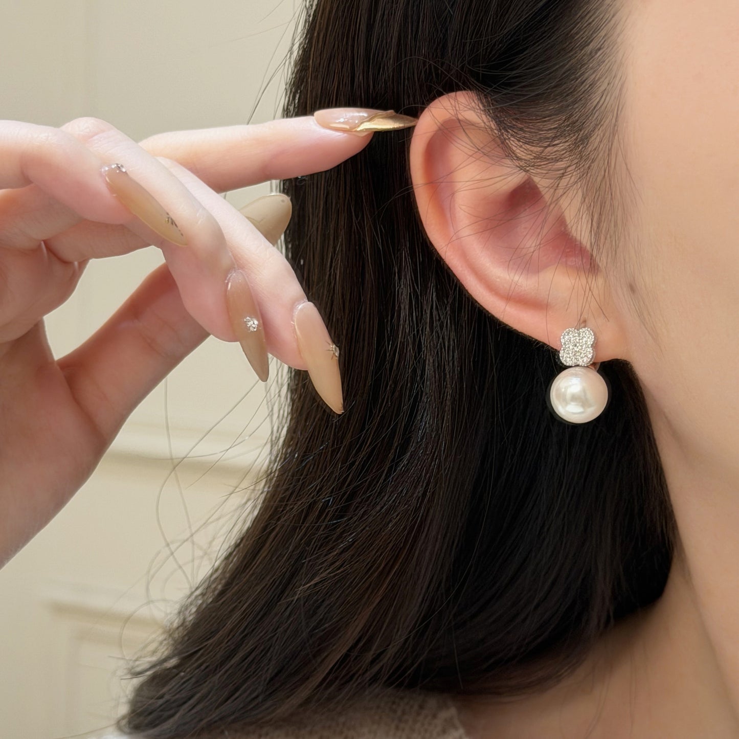 E廠【XDQ10859E】實拍S925純銀日韓輕奢仿珍珠耳扣女高級感四葉草鋯石氣質耳飾
 26.06-2