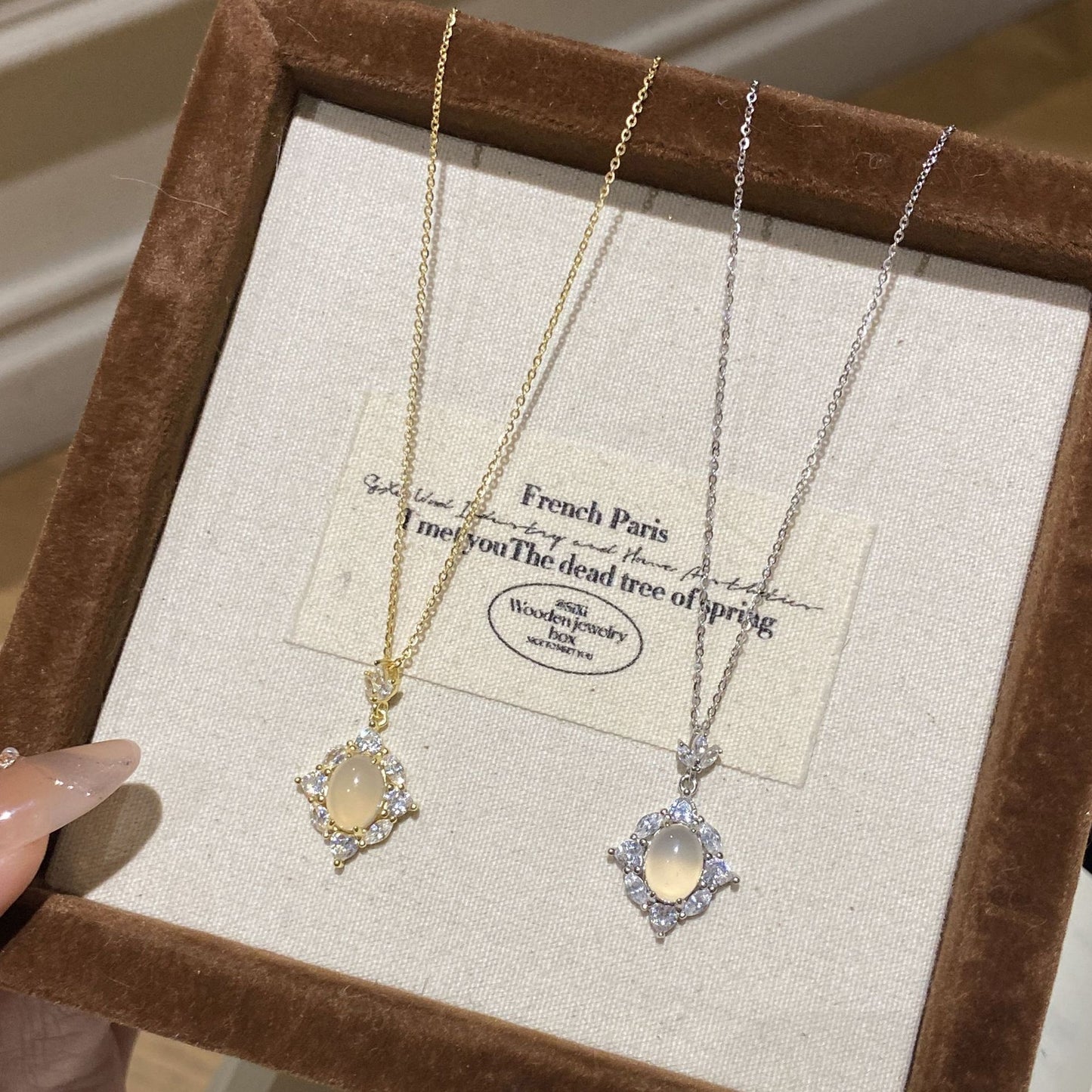 F廠【XDQ0076N】輕奢精緻蛋形白玉髓項鍊S925純銀秋冬高級感閃鋯鎖骨鍊女
 25.11-1