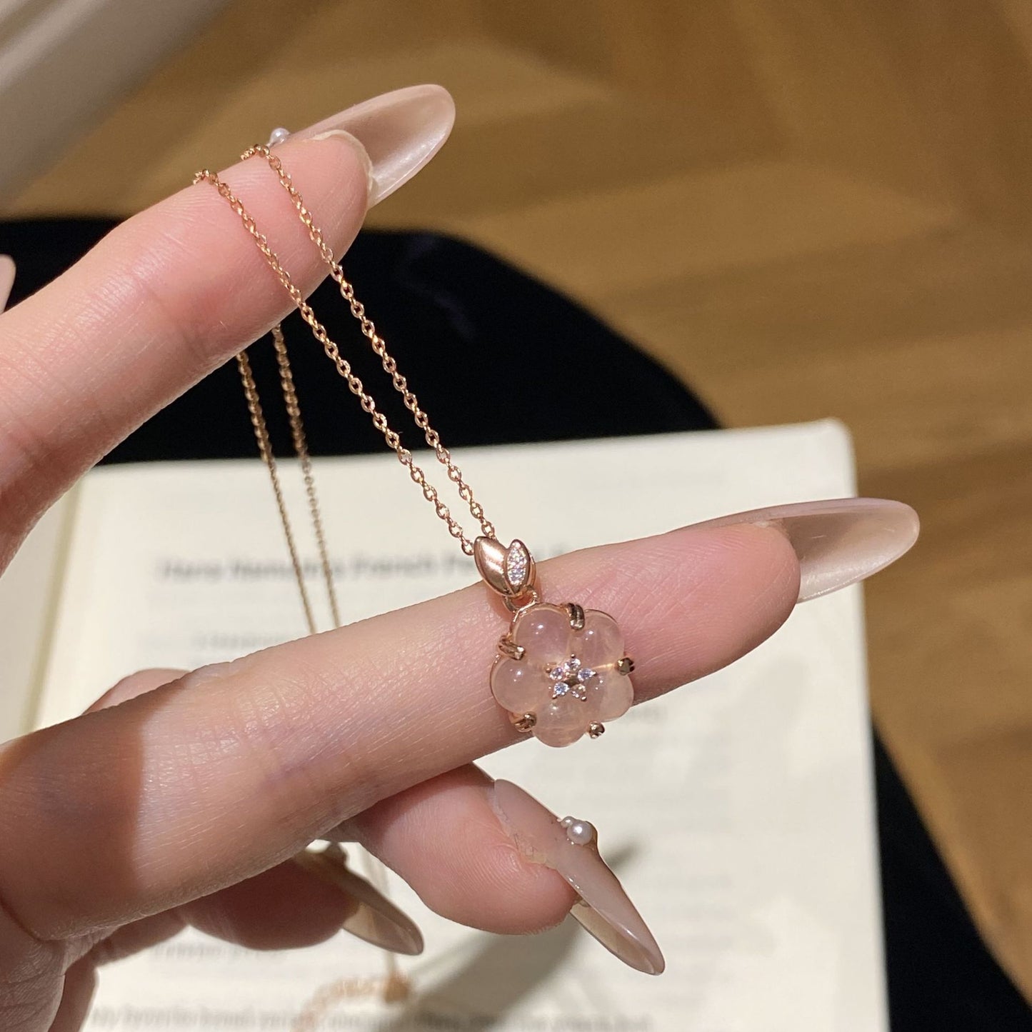 E廠【XDQ1020N】S925純銀日韓甜美櫻花粉水晶項鍊女小眾高級感粉紅色花朵鎖骨鏈
 25.11-4