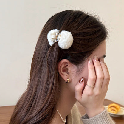 C廠【P107】可愛毛絨球球髮夾女2025新款秋冬甜美公主頭小號抓夾氣質髮卡頭飾
 26.01-1「C廠-單筆結帳需滿，NT$500出貨(不含運費)」