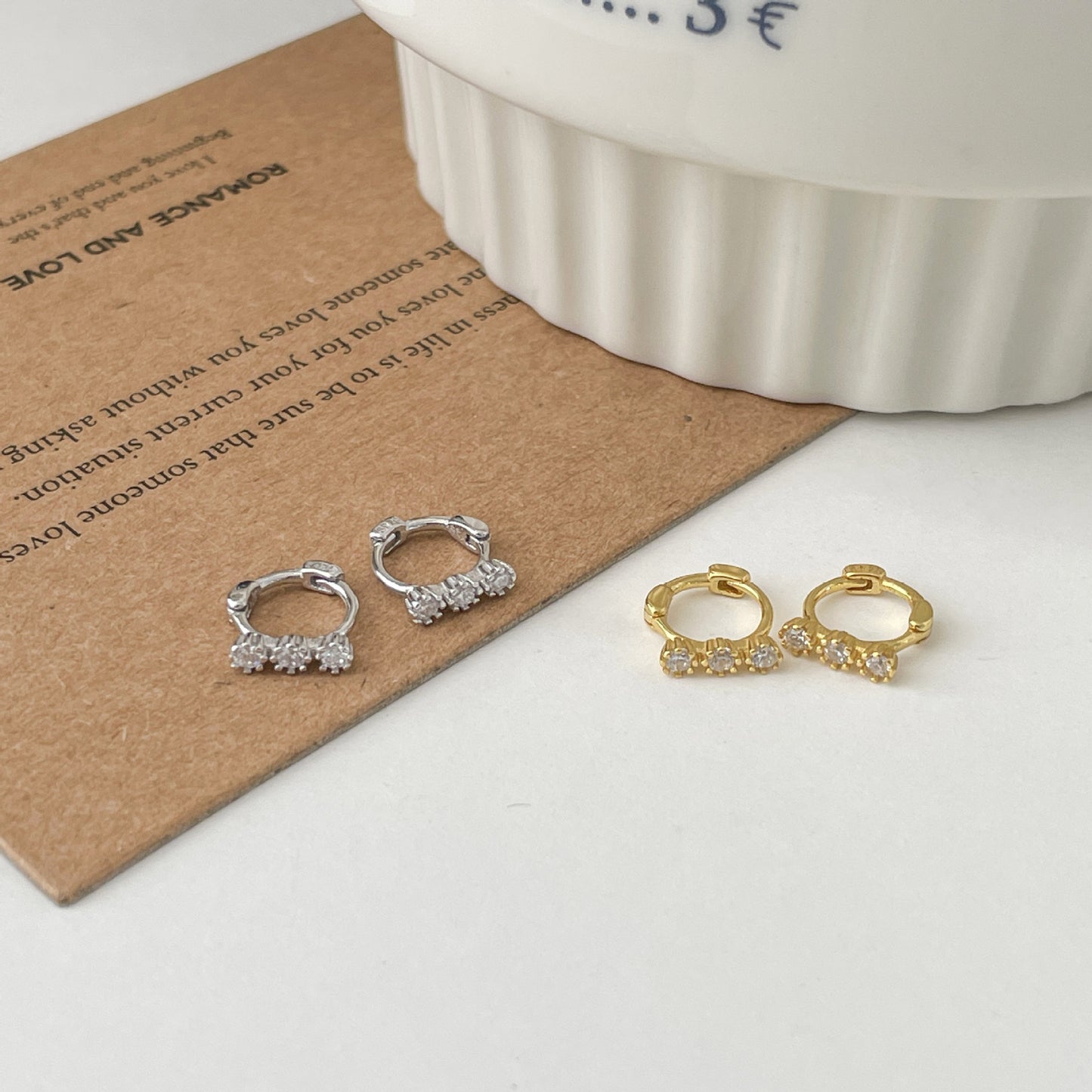 E廠【XDQ10122E】S925純銀簡約迷你排鑽耳扣女精緻小眾三顆鋯石耳骨環百搭耳飾
 26.03-2