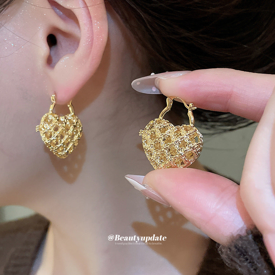 A廠【WE5211】法式復古鏤空金屬愛心扣簡約日常通勤耳環輕奢高級感小眾耳環女
 25.11-2