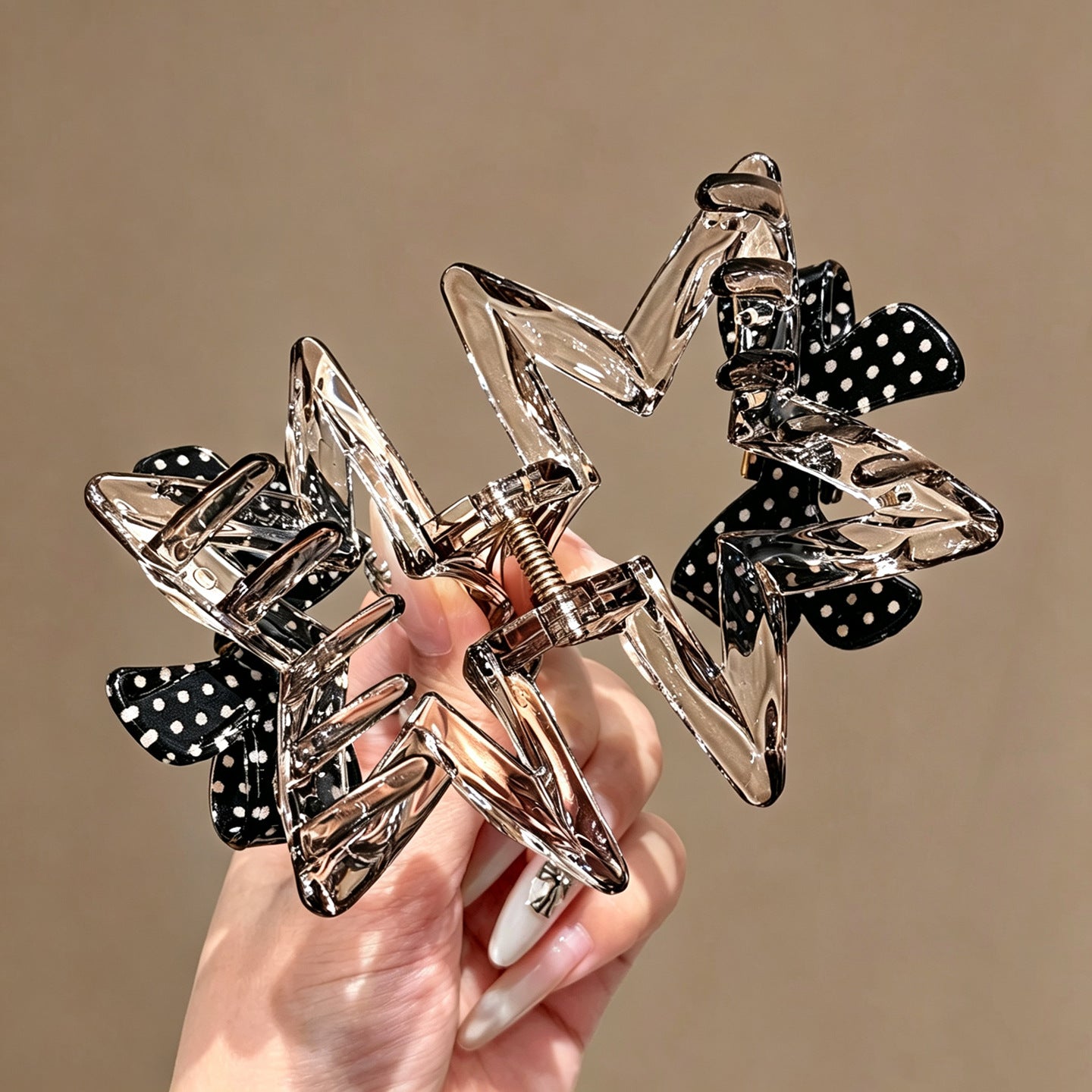 C廠【X594】波點蝴蝶結星星抓夾女新款高級感鯊魚夾高馬尾髮夾後腦勺盤頭飾
 26.07-4「C廠-單筆結帳需滿，NT$500出貨(不含運費)」