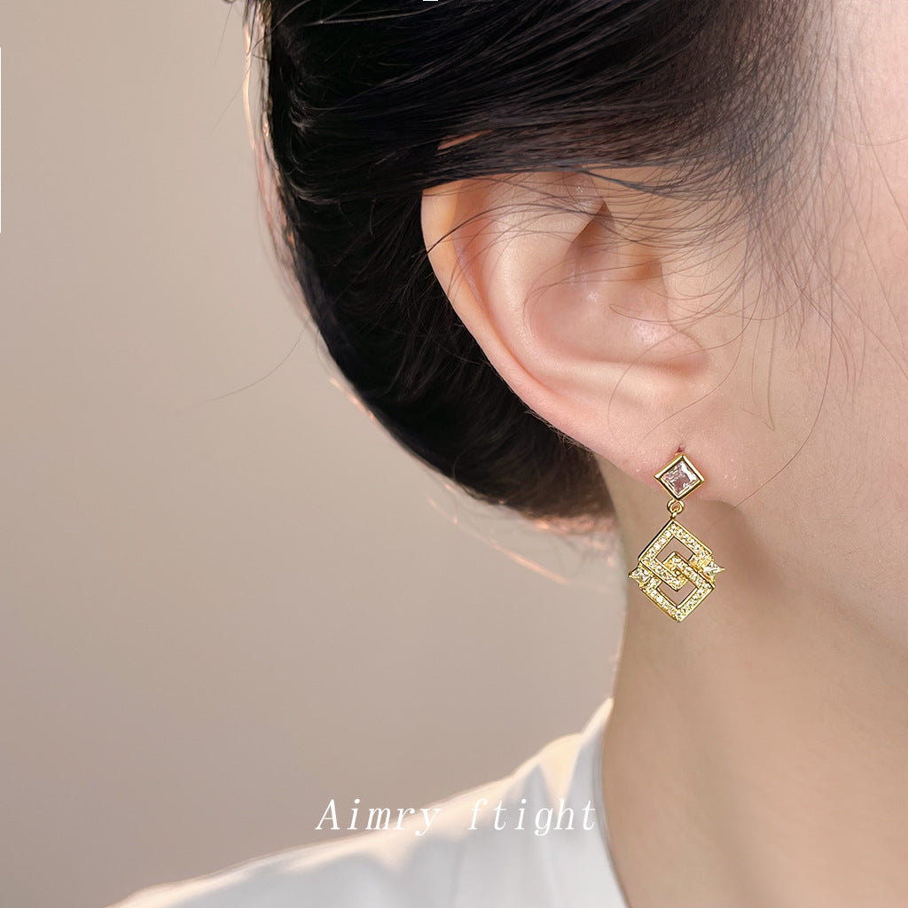 A廠【7197】原創高級感時尚幾何微鑲鋯石方形輕奢風925銀針鍍14K耳飾耳環
 25.12-1