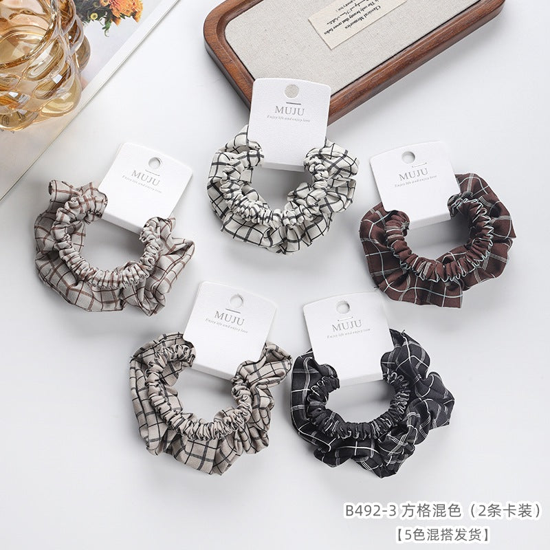 D廠【B492】時尚格紋大腸圈髮繩2條卡裝高級感布藝頭繩髮飾寬皮筋高馬尾髮圈
 25.11-1「D廠-單筆結帳需滿，NT$600出貨(不含運費)」