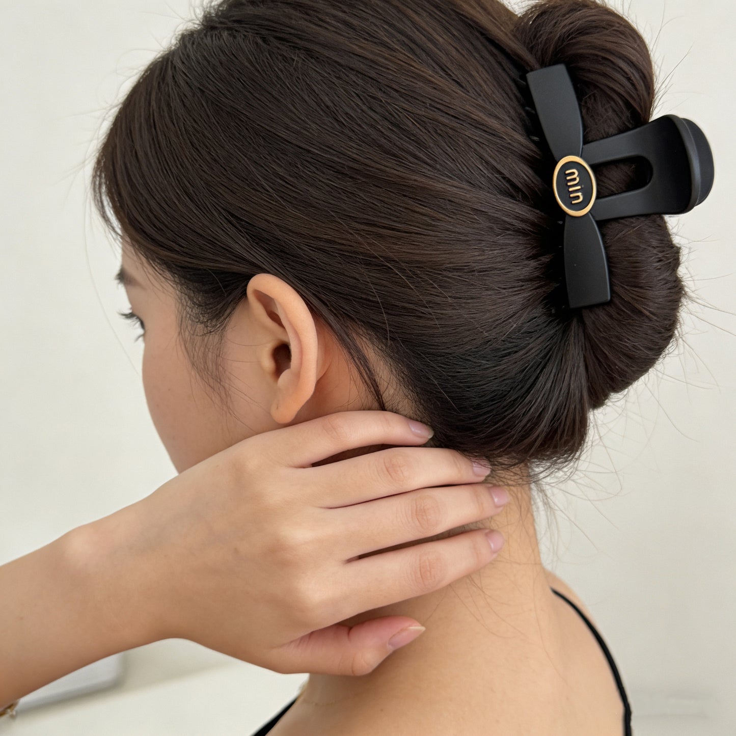 C廠【X111】韓版字母磨砂蝴蝶結抓夾女2026新款盤髮半紮髮鯊魚夾子高級感頭飾
 26.04-3