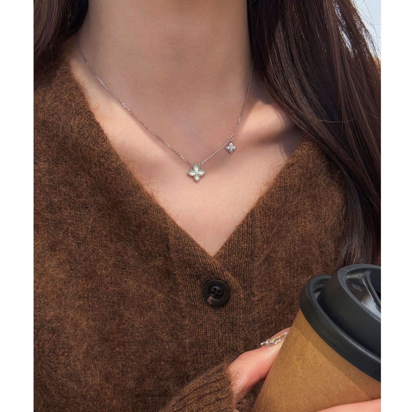 E廠【XDQ0120N】S925純銀精緻貝殼四葉草項鍊女復古輕奢花朵高級感鎖骨鏈
 26.03-1