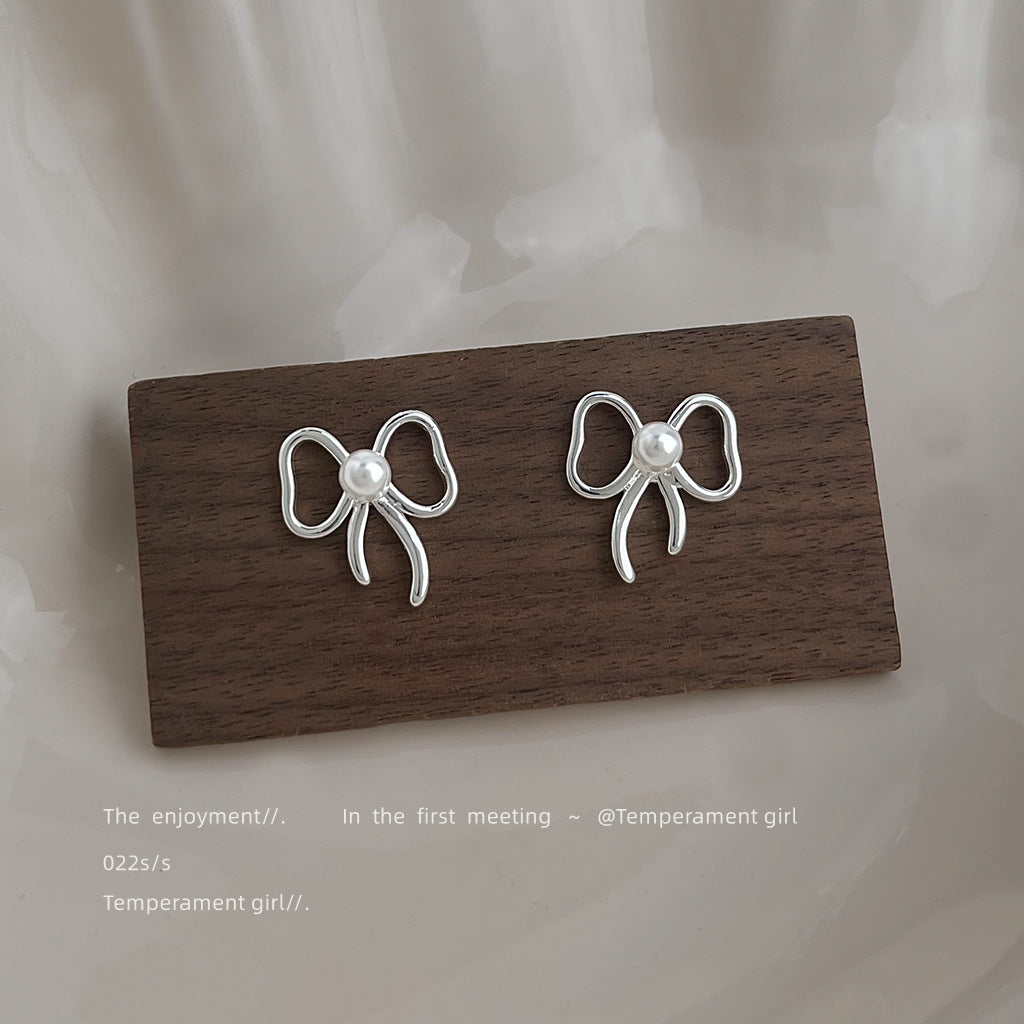 A廠【3992】甜酷風設計感蝴蝶結耳環小眾個性鏤空線條冷淡風繩結高級感耳飾女
 26.01-1