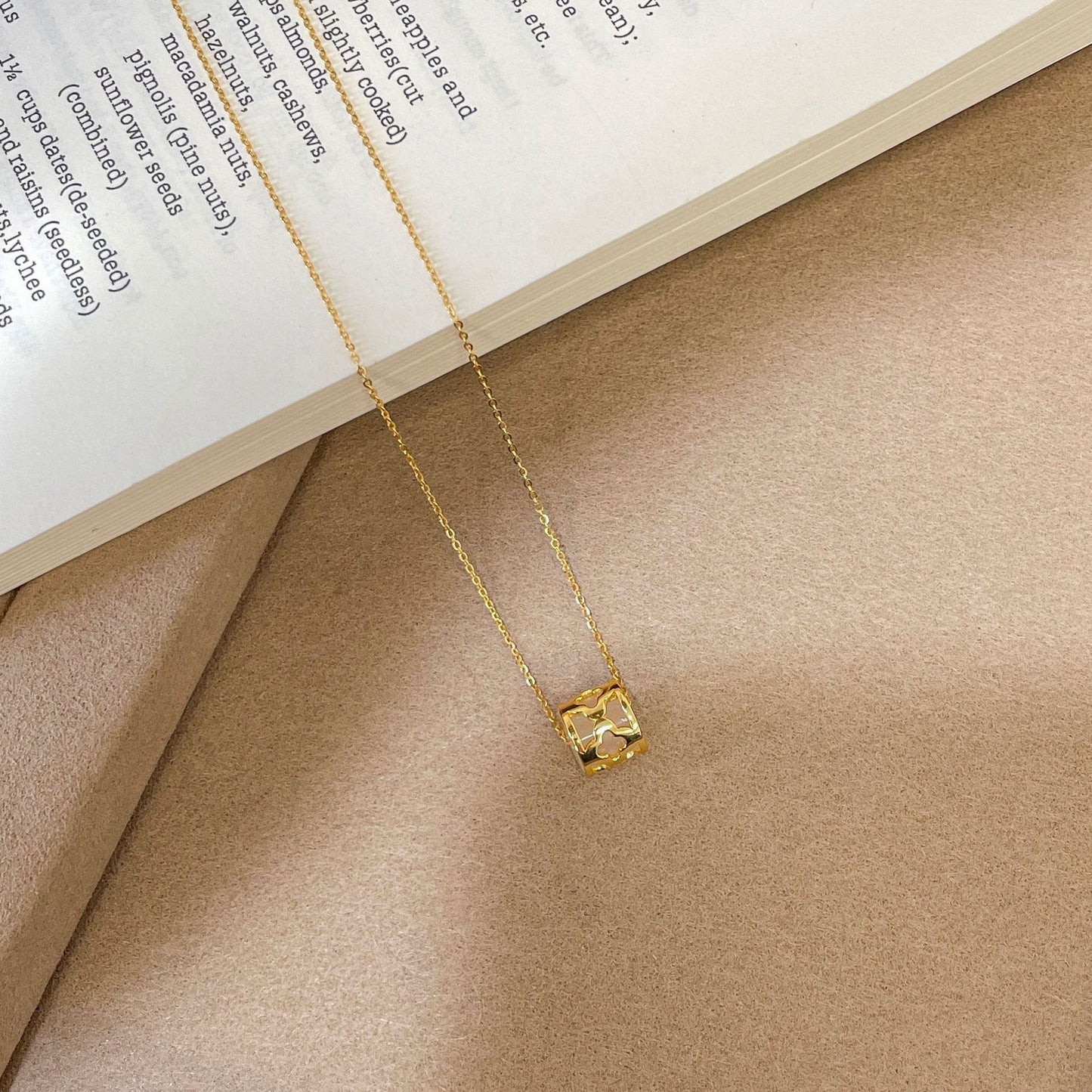 E廠【XDQ0121N】925純銀四葉草路通項鍊女輕奢高級感小蠻腰玉髓鎖骨鏈首飾
 26.03-1