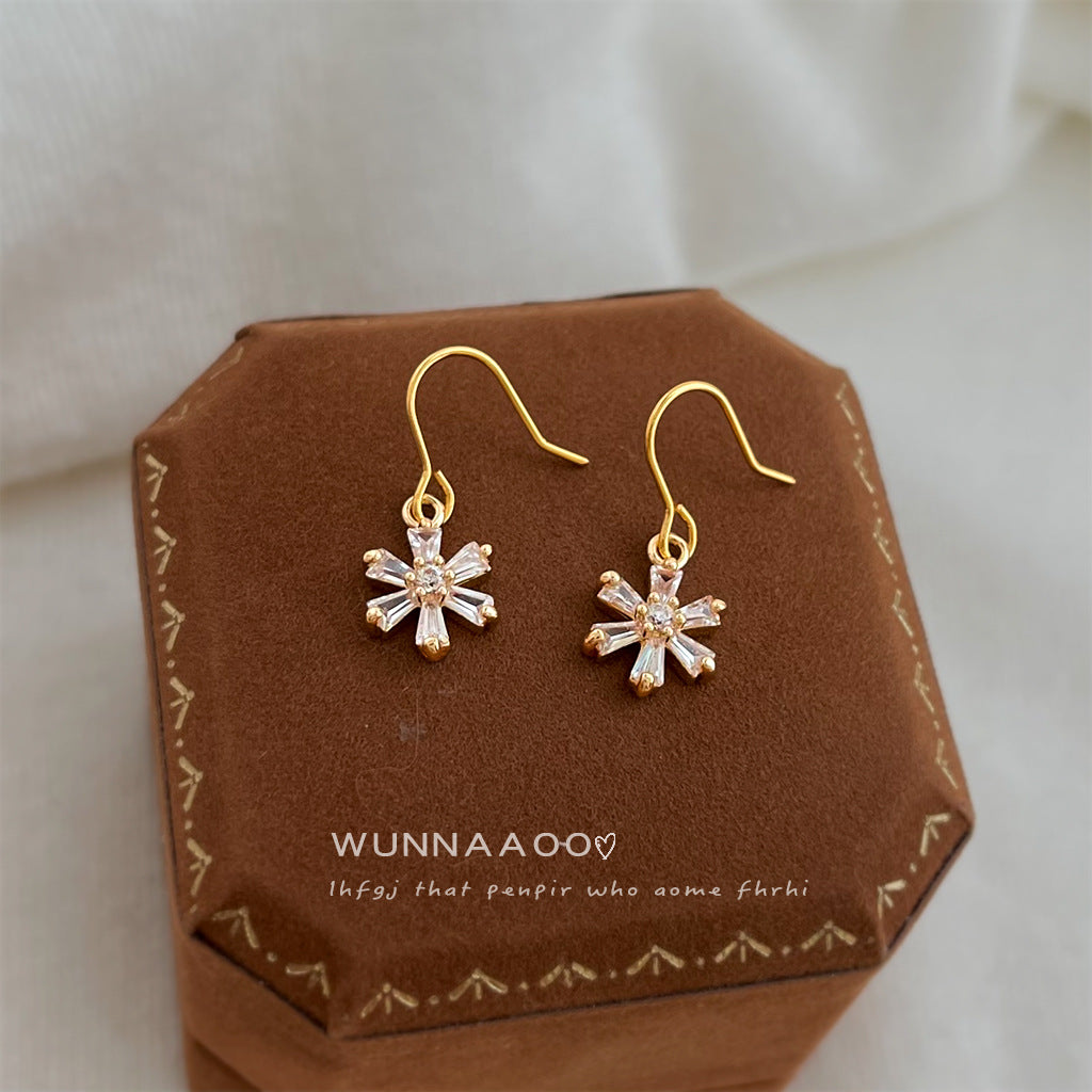 C廠【7061】微鑲鋯石簡約小雪花極簡主義新款清新甜美小巧飾品女
 25.11-2