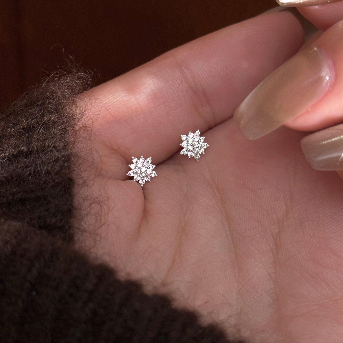 E廠【XDQ11255E】S999純銀精緻小巧雪花耳環簡約設計感鑲鋯石日常免摘耳飾女潮
 25.12-1