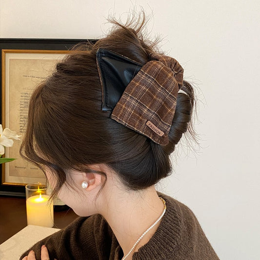 C廠【P82】格紋三角抓夾女高級感2025新款高階後腦勺盤發大號鯊魚夾髮卡頭飾
 25.12-2「C廠-單筆結帳需滿，NT$500出貨(不含運費)」