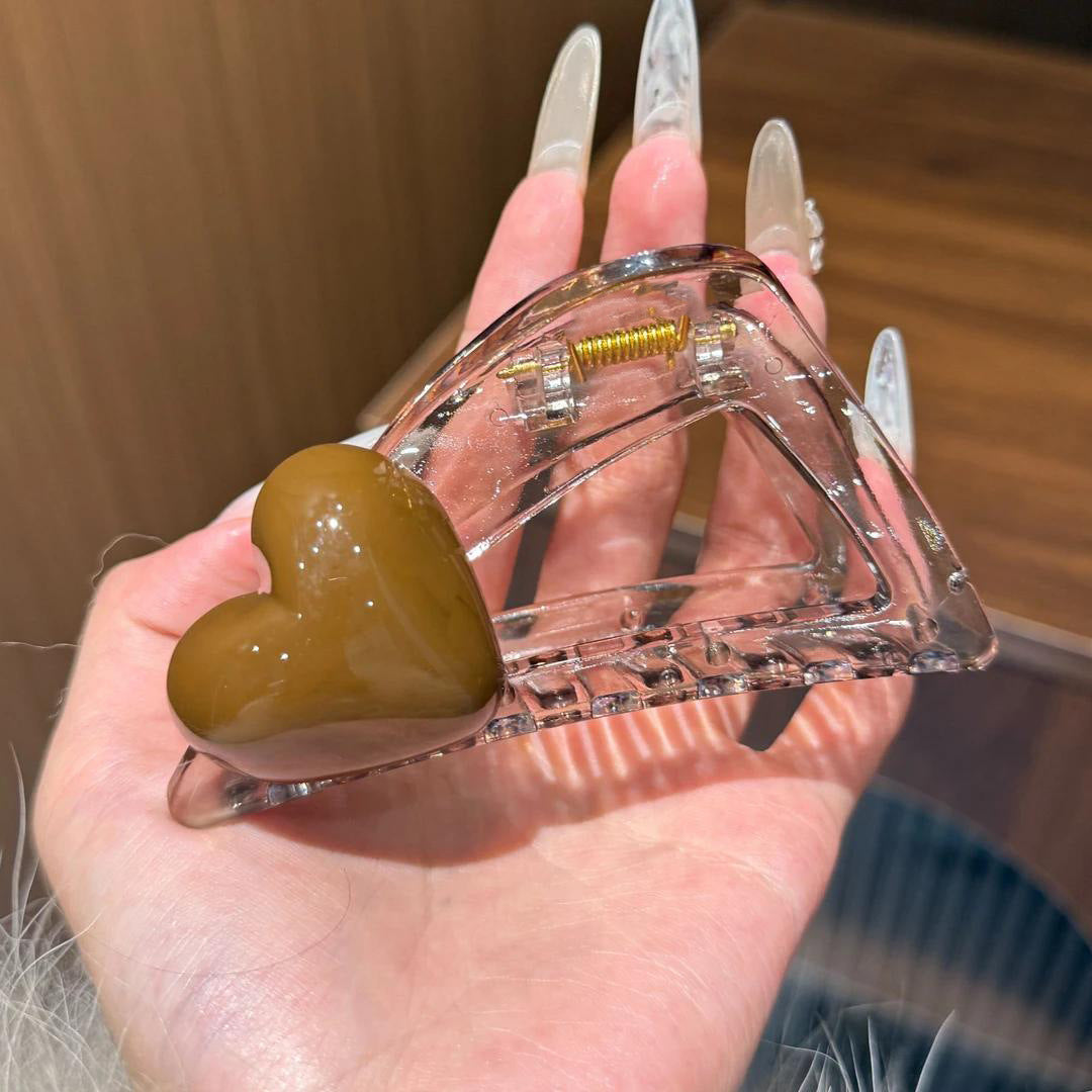 C廠【X785】韓國愛心三角抓夾女高級感鏤空高品質鯊魚夾子後腦勺盤髮通勤髮夾
 26.08-4「C廠-單筆結帳需滿，NT$500出貨(不含運費)」