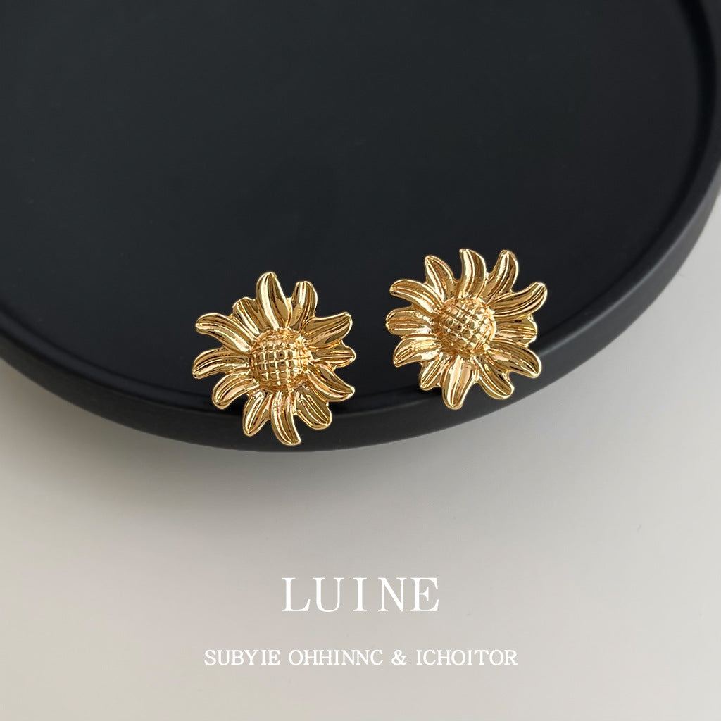 A廠【7100】簡約時尚高級感雛菊花朵中古風耳環女氣質新款文藝復古向日葵耳飾
 25.11-3