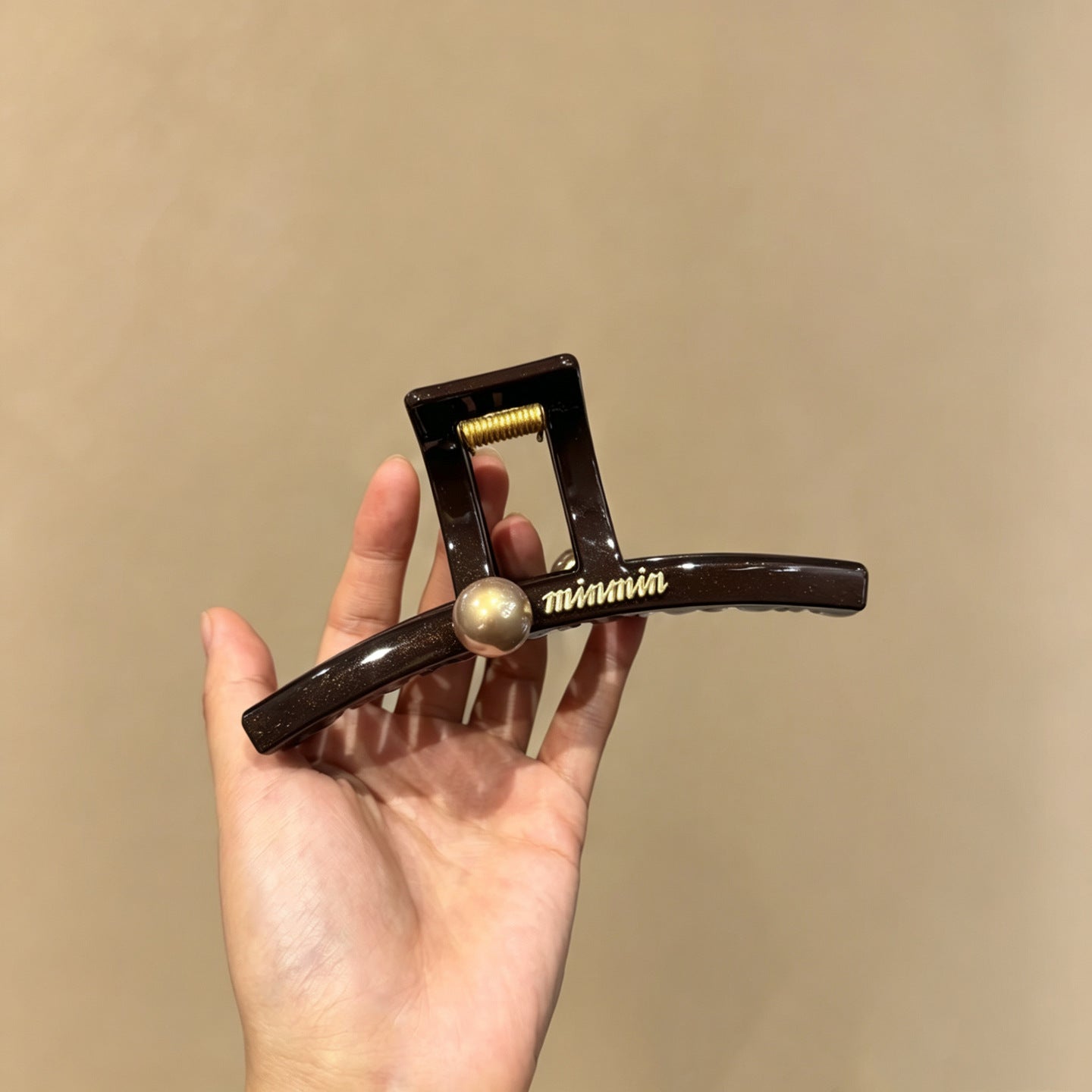 C廠【X543】高品質珍珠字母抓夾女氣質後腦勺大號髮夾髮量多盤髮鯊魚夾子髮飾 26.07-1「C廠-單筆結帳需滿，NT$500出貨(不含運費)」
