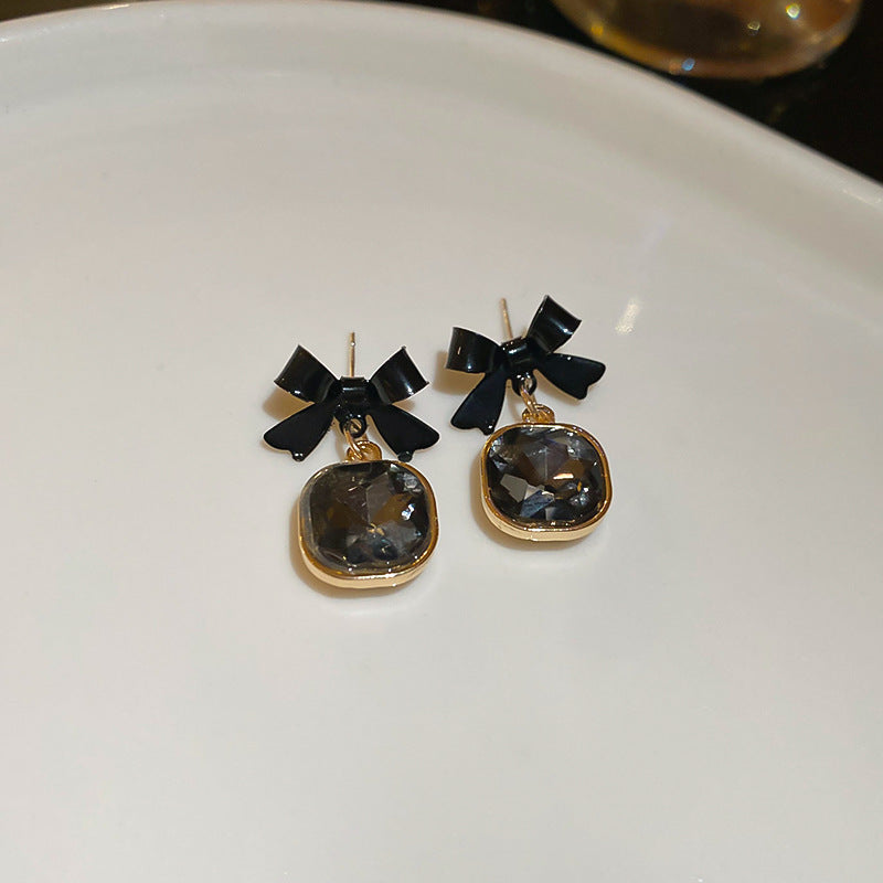 A廠【HE25168】925銀針鑲鑽蝴蝶結方形耳環時尚網紅風個性耳環輕奢高級感氣質耳環女 25.03-1