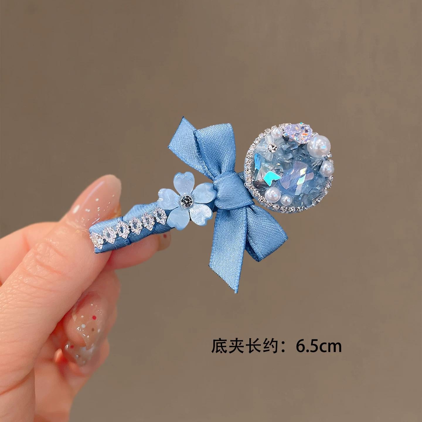 C廠【X264】藍色蝴蝶結水晶髮夾少女心側邊夾高級感珍珠鑲鑽花朵瀏海夾子頭飾
 26.05-2「C廠-單筆結帳需滿，NT$500出貨(不含運費)」